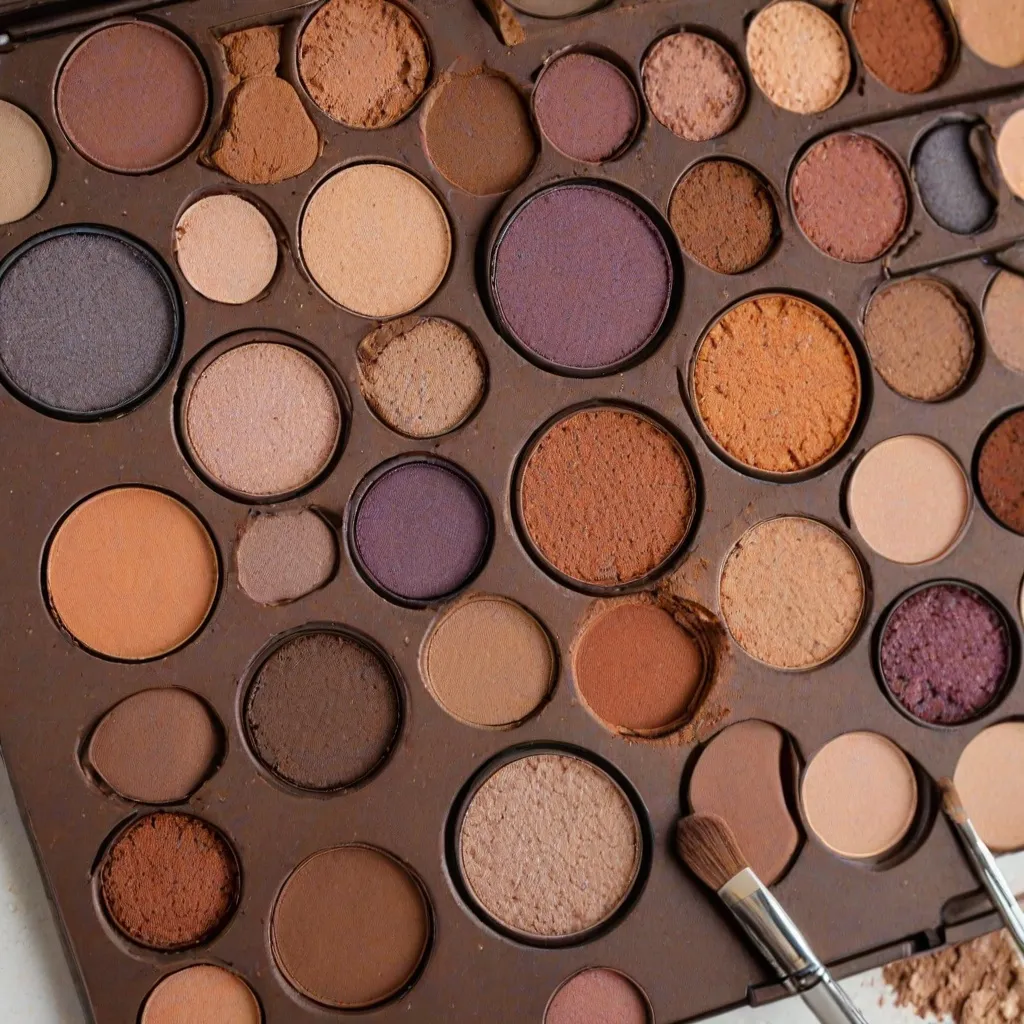 Jakie cienie do oczu dla brunetki? Dobór odpowiednich barw